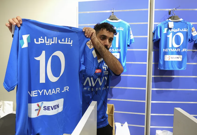 Neymar helps Al Hilal Club sell 10,000 jerseys within 7 hours - Photo 2.