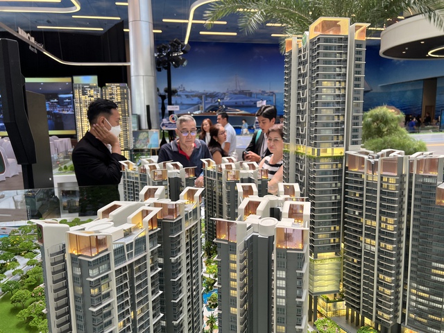 Khả năng mua nhà ở TP.HCM còn khó hơn cả Bắc Kinh  - Ảnh 1.