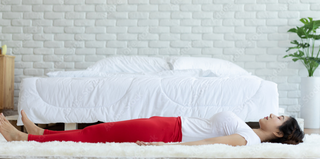 Đi ngủ cũng có thể… giảm cân bằng các bài tập yoga trên giường… - Ảnh 11.