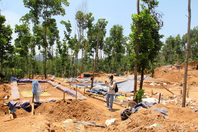 Lại 'nóng' chuyện khai thác vàng trái phép, tỉnh Quảng Nam chỉ đạo khẩn trương truy quét - Ảnh 1.