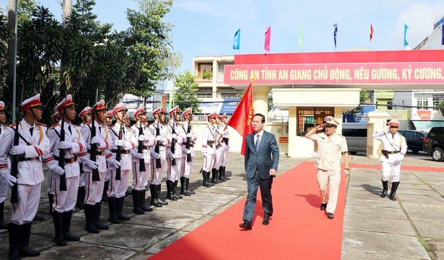 Chủ tịch nước Võ Văn Thưởng thăm, làm việc với Công an tỉnh An Giang - Ảnh 1.