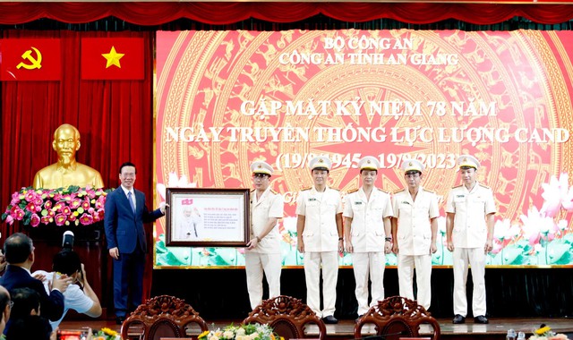Chủ tịch nước Võ Văn Thưởng thăm, làm việc với Công an tỉnh An Giang - Ảnh 3.