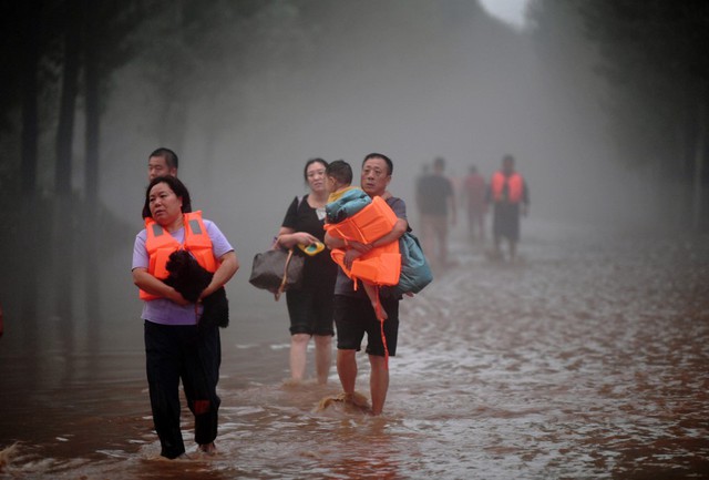 Bắc Kinh hứng đợt mưa 'lớn nhất trong 140 năm' - Ảnh 2.