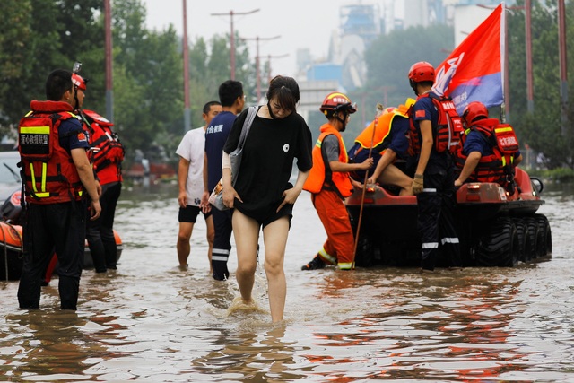 Bắc Kinh hứng đợt mưa 'lớn nhất trong 140 năm' - Ảnh 1.