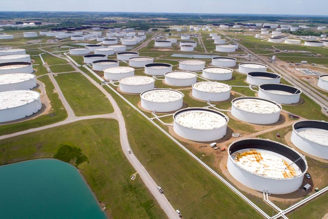 Mỹ rút lại quyết định mua 6 triệu thùng dầu dự trữ - Ảnh 1.