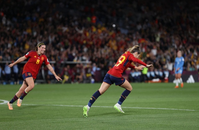 Ngôi sao đội nữ Tây Ban Nha nhận tin buồn sau trận chung kết World Cup 2023 - Ảnh 1.