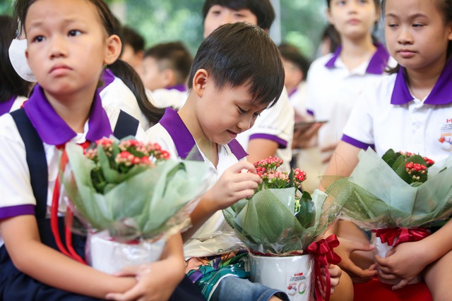 Ngày hội trẻ em Việt Nam-Canada vui Tết Trung thu, chuẩn bị tựu trường - Ảnh 4.