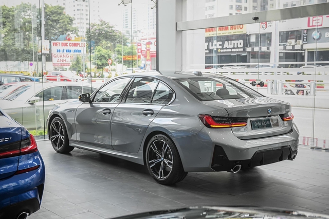BMW 3-Series 2023 giá thấp hơn cả Toyota Camry, 'dò đáy' mới tại đại lý   - Ảnh 2.