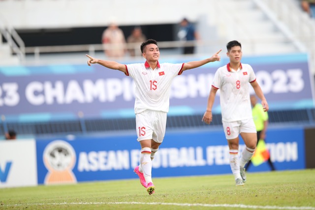 HLV Lào khen U.23 Việt Nam thắng xứng đáng, ấn tượng đặc biệt với 1 cầu thủ - Ảnh 4.
