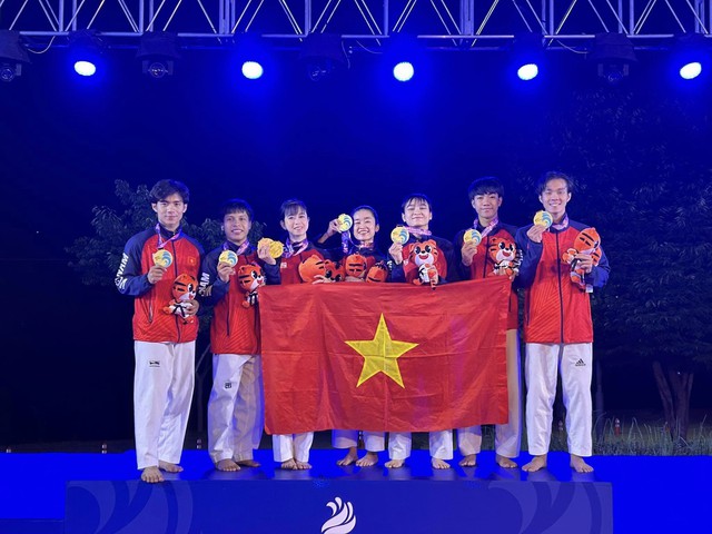 Châu Tuyết Vân cùng đội tuyển quyền taekwondo Việt Nam giành huy chương vàng tại Hàn Quốc - Ảnh 1.