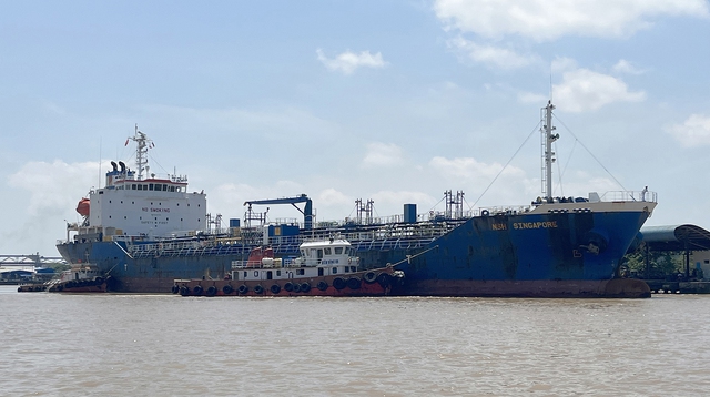 NSH Petro nhập dầu thô về TP.Cần Thơ để sản xuất xăng dầu Ảnh: Quang Minh Nhật
