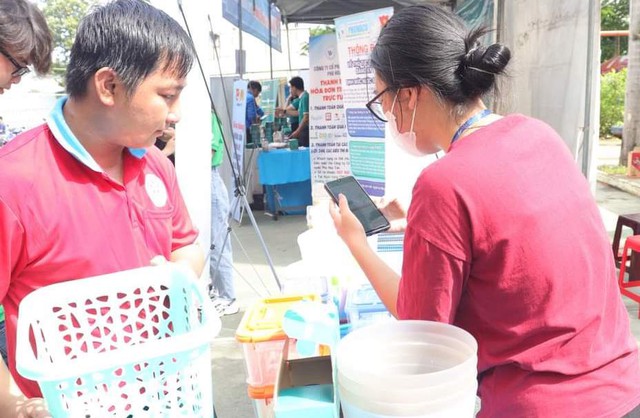 Chuyển đổi số - chuyến tàu không thể lỡ: Công việc hiệu quả, năng suất tăng cao - Ảnh 4.