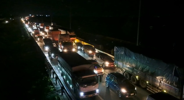 Tai nạn trên cao cao tốc TP.HCM - Trung Lương gây kẹt xe hơn 5 km  - Ảnh 5.