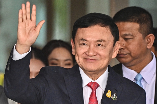 Cựu Thủ tướng Thái Lan Thaksin phải ngồi tù 8 năm - Ảnh 1.