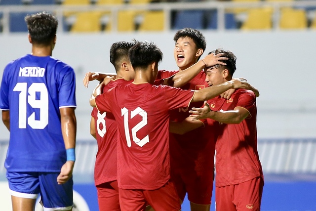 U.23 Việt Nam thắng U.23 Philippines bằng đội hình 2 - Ảnh 1.