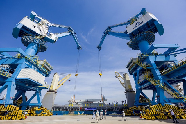 Cảng tổng hợp container ngàn tỉ của Hòa Phát đón chuyến tàu thương mại đầu tiên - Ảnh 2.
