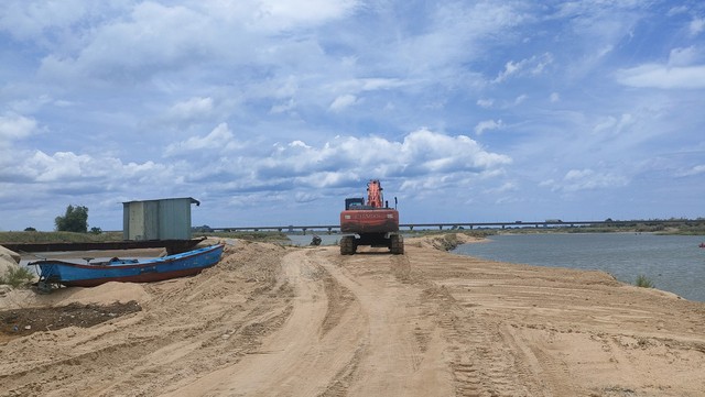 Phú Yên: Yêu cầu Công ty Huy Phú tạm dừng hoạt động khai thác khoáng sản cát - Ảnh 3.