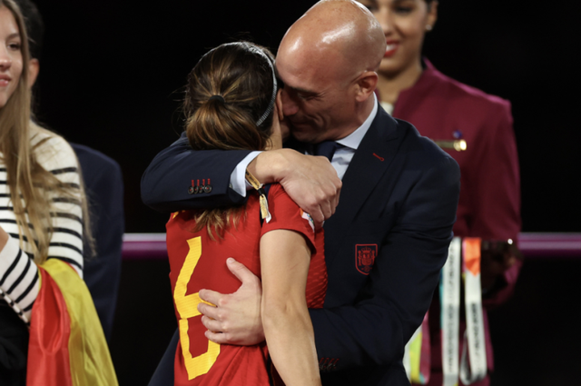 Hôn nữ cầu thủ, Chủ tịch Liên đoàn Bóng đá Tây Ban Nha có thể từ chức - Ảnh 2.