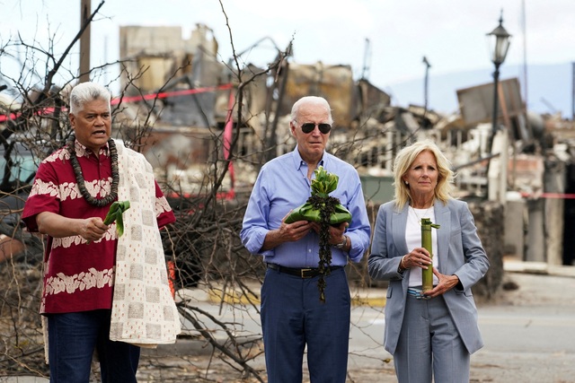 Tổng thống Biden đến Hawaii sau thảm họa cháy rừng  - Ảnh 1.