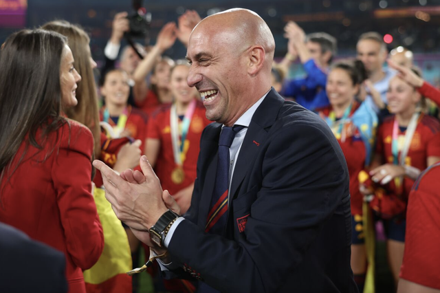 Chủ tịch Liên đoàn Bóng đá Tây Ban Nha Luis Rubiales thông báo từ chức - Ảnh 2.