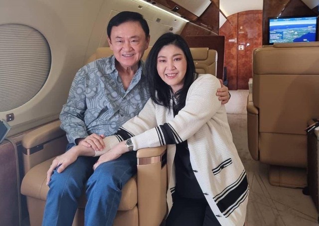 Ông Thaksin xuất hiện ở sân bay Singapore, dự kiến trở về Thái Lan hôm nay - Ảnh 1.
