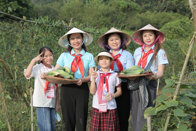 Áo xanh Quảng Ninh tiếp sức trẻ em vùng cao đến trường  - Ảnh 3.