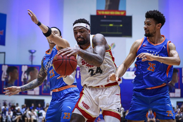 Hanoi Buffaloes chiếm ngôi đầu VBA 2023 của Saigon Heat - Ảnh 2.