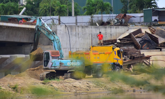 Vụ trộm cát trong công trình đập dâng: Đề nghị công an kiểm tra, xử phạt - Ảnh 1.