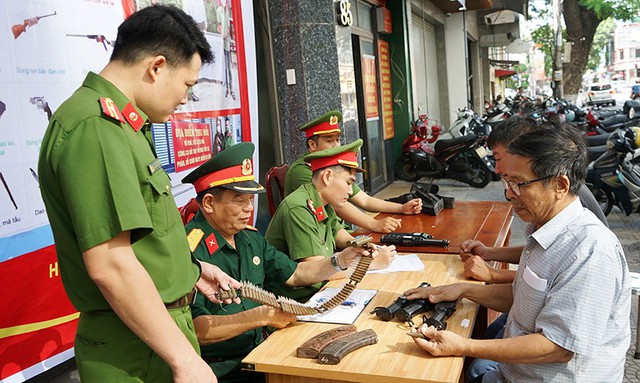 Nhờ công an cất giữ 'hàng nóng'  - Ảnh 2.