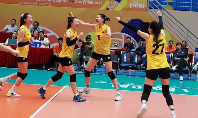 Bóng chuyền nữ Việt Nam thắng dễ Uzbekistan ở giải vô địch châu Á - Ảnh 1.