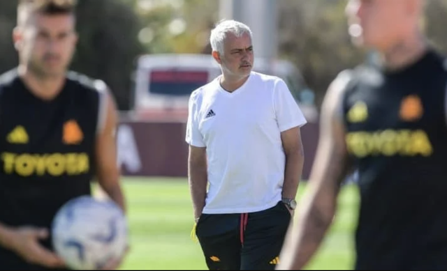 HLV Mourinho nhắm Lukaku sau thương vụ Zapata đến AS Roma bế tắc - Ảnh 1.