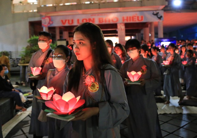 Vu lan báo hiếu rằm tháng bảy: Nguồn gốc, ý nghĩa câu chuyện về lòng hiếu thảo - Ảnh 1.