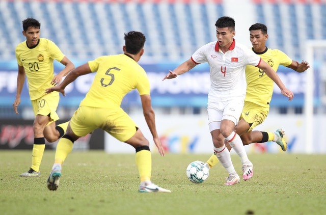 Đè bẹp U.23 Malaysia, U.23 Việt Nam giành vé vào chung kết Đông Nam Á - Ảnh 2.