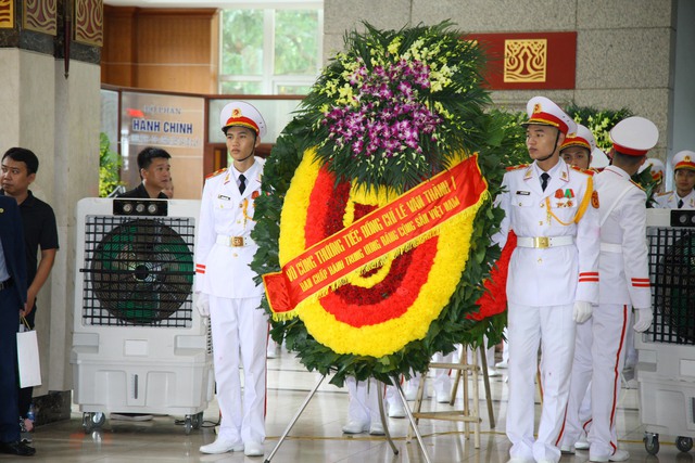Hải Phòng: Lãnh đạo Đảng, Nhà nước viếng cố Phó Thủ tướng Lê Văn Thành - Ảnh 2.