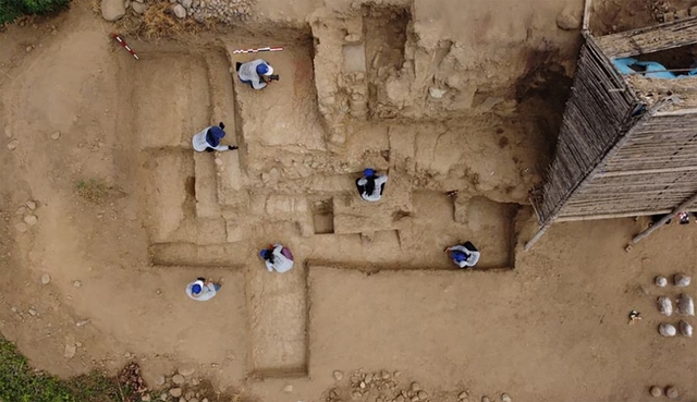 Tìm thấy bức tường cổ hơn 4.000 năm tuổi ở phía bắc Peru - Ảnh 1.