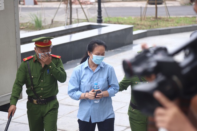 Cựu Chủ tịch Hà Nội Nguyễn Đức Chung hầu tòa cùng 14 bị cáo - Ảnh 6.