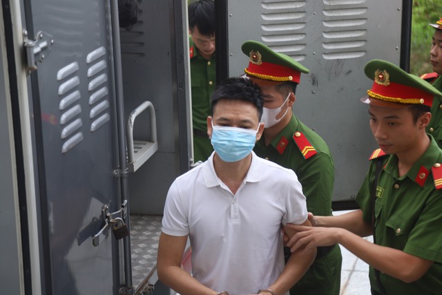 Cựu Chủ tịch Hà Nội Nguyễn Đức Chung hầu tòa cùng 14 bị cáo - Ảnh 5.