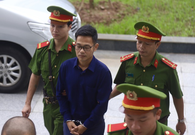 Cựu Chủ tịch Hà Nội Nguyễn Đức Chung hầu tòa cùng 14 bị cáo - Ảnh 4.