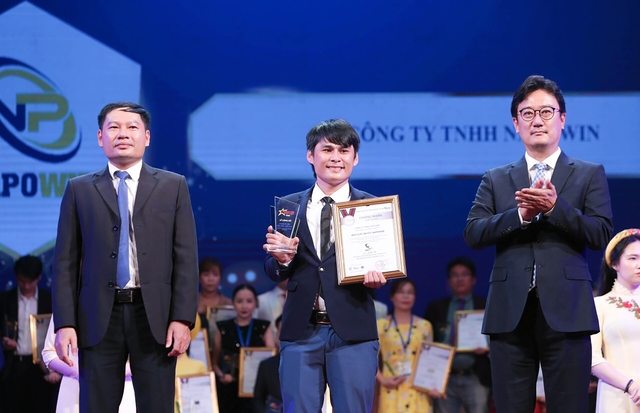 Giám đốc Phan Phúc Trung nhận giải thưởng danh giá Top 10 thương hiệu dẫn đầu 2022