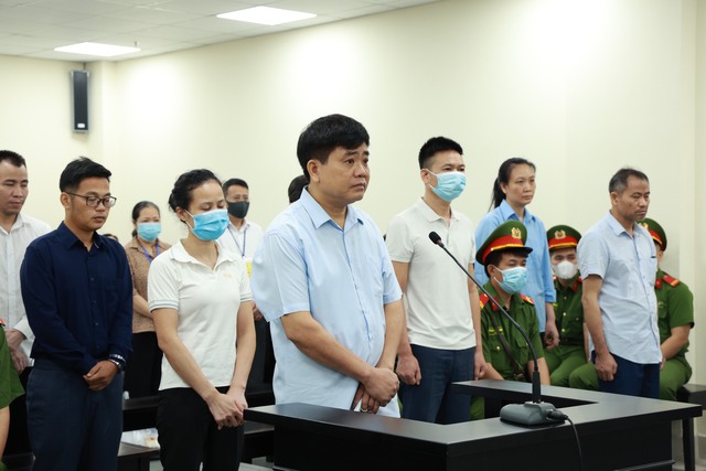 Vụ 'thổi giá' cây xanh: Cựu Chủ tịch Hà Nội Nguyễn Đức Chung thừa nhận trách nhiệm - Ảnh 1.