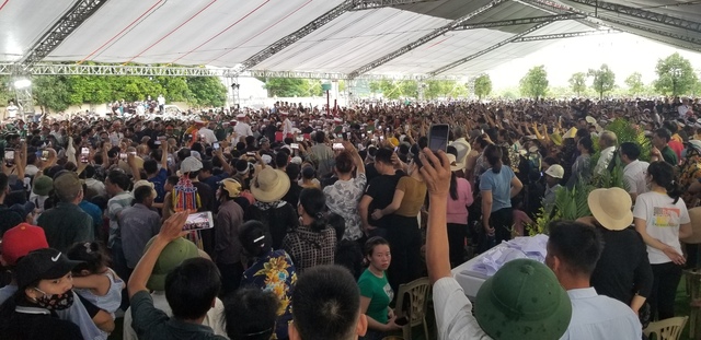 Hàng vạn người dân Hải Phòng tiễn đưa cố Phó thủ tướng Lê Văn Thành - Ảnh 12.