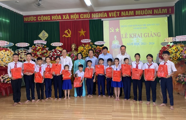 Hỗ trợ Trung tâm nuôi dạy trẻ khuyết tật Võ Hồng Sơn 1,5 tỉ đồng - Ảnh 6.