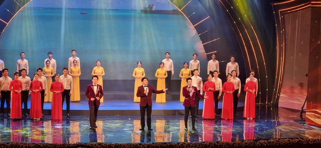 NSND Thái Bảo hát trong chương trình nghệ thuật đặc biệt 'Giai điệu Tổ quốc'  - Ảnh 3.