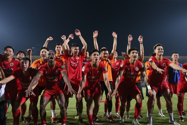 CLB Công an Hà Nội vô địch ngay mùa đầu tiên chơi V-League  - Ảnh 1.