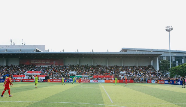 Trùng ngày cuối V-League, khán giả vẫn tràn ngập xem chung kết bóng đá 7 người - Ảnh 6.