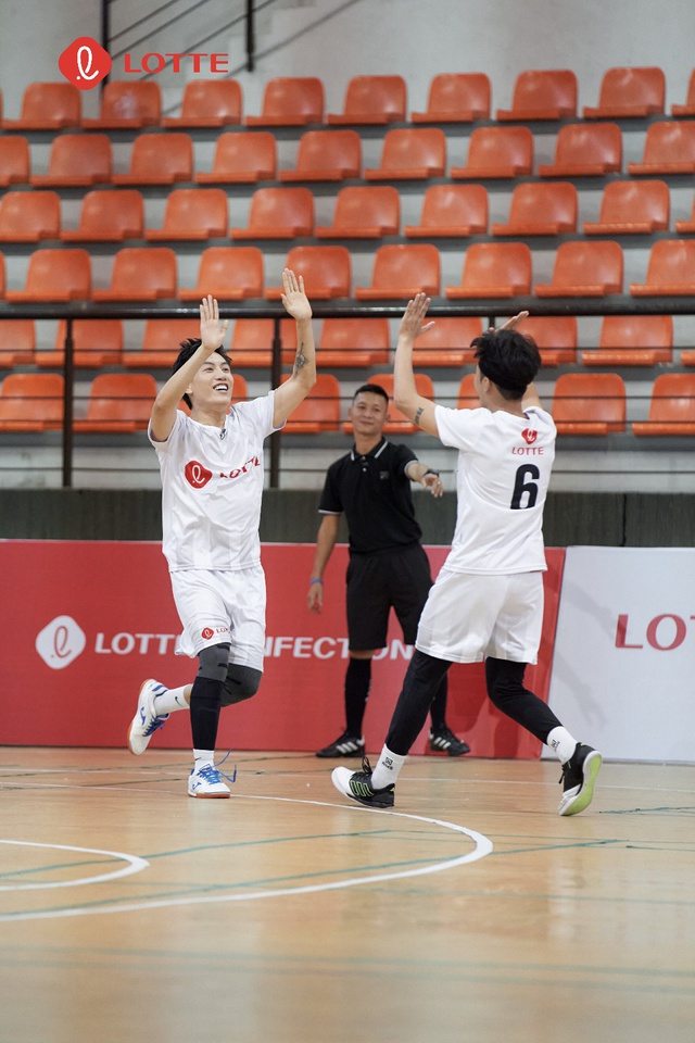 Sau 'Cầu thủ nhí', Tập đoàn LOTTE ra mắt show bóng đá Futsal Allstar Challenge  - Ảnh 1.