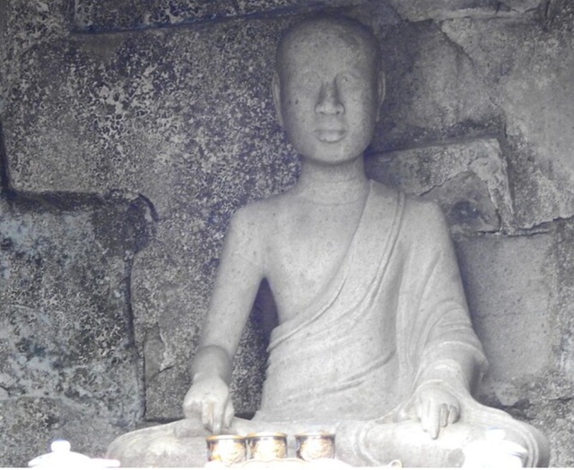 Chùa Yên Tử chạm tượng Phật Hoàng Trần Nhân Tông và Phật ngọc lớn nhất thế giới - Ảnh 2.