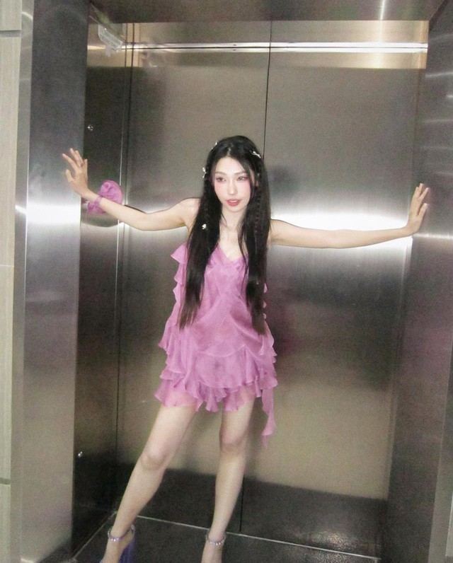 Netizen tìm ra nét cuốn hút đằng sau mẫu váy tua rua của Thiều Bảo Trâm  - Ảnh 9.