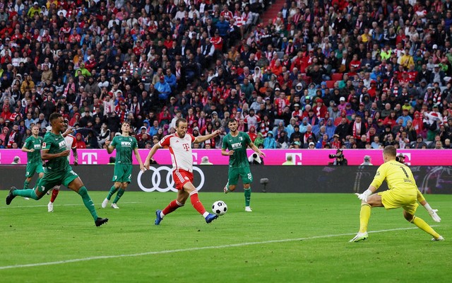 Harry Kane tỏa sáng với cú đúp, đồng đội tại Bayern Munich hết lời khen ngợi - Ảnh 1.