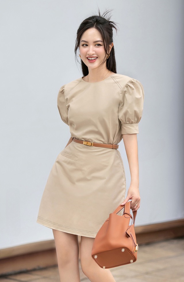 Gợi ý những set đồ công sở trẻ trung nhưng vẫn giữ được phong thái chuyên nghiệp - Ảnh 7. Gợi ý những set đồ công sở trẻ trung nhưng vẫn giữ được phong thái chuyên nghiệp - Ảnh 7.